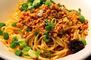 陕西面食好吃的诀窍在这，油泼辣子做的好，面食咋做都好吃！