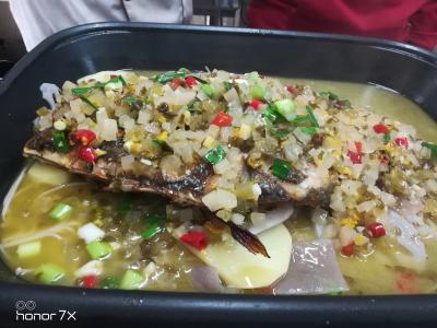 地道重庆万州烤鱼技术91香蕉国产在线看观看软件，外焦里嫩回味无穷